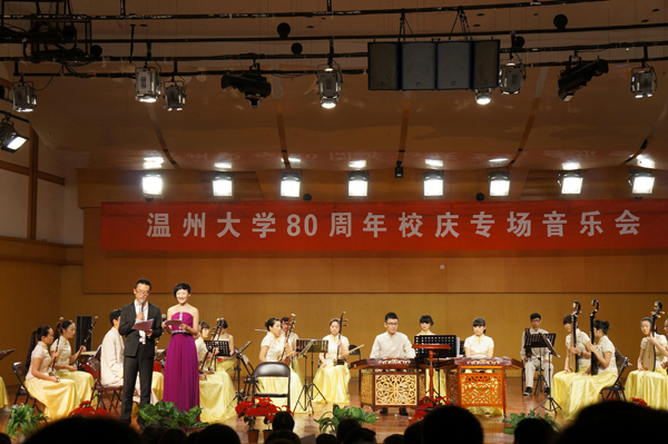 金沙9001cc诚为本80周年校庆专场音乐会-主持人.JPG
